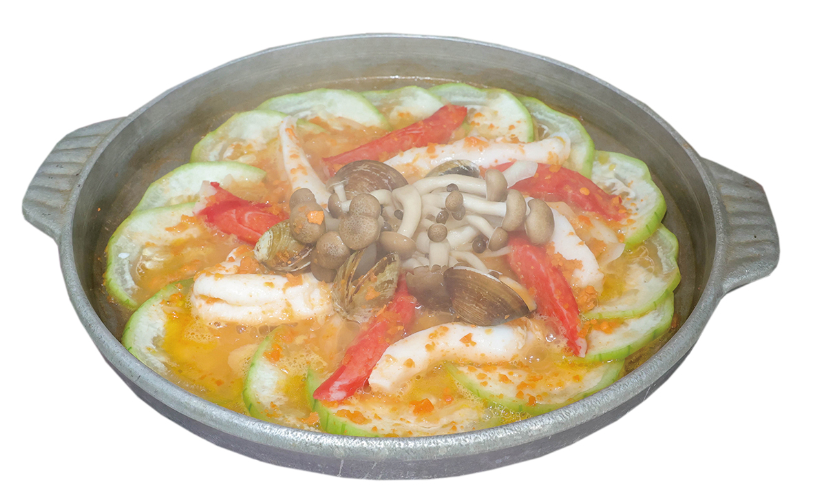 有花枝魚鰾在其中的絲瓜湯，味道鮮美。
